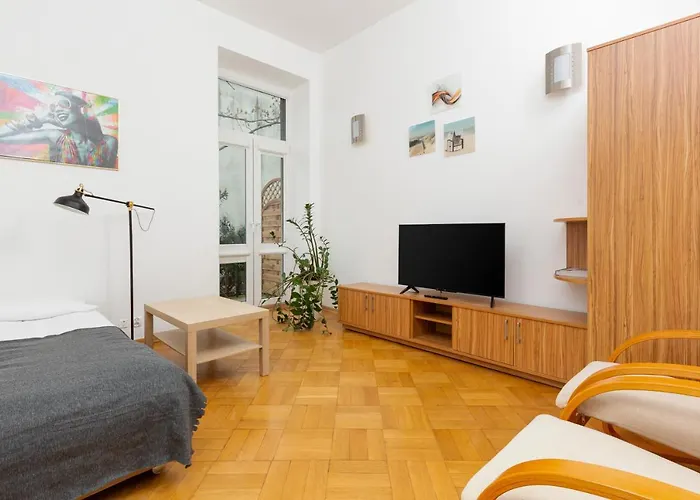 Downtown Studio Apartment By The Park By Noclegi Renters