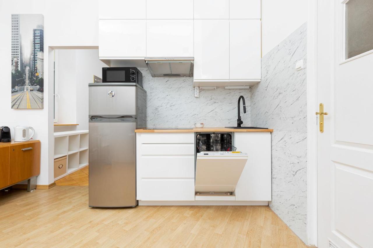 Apartment Downtown By The Park By Renters