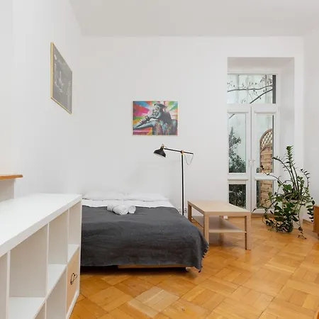 Downtown Studio Apartment By The Park By Noclegi Renters Варшава Екстер'єр фото