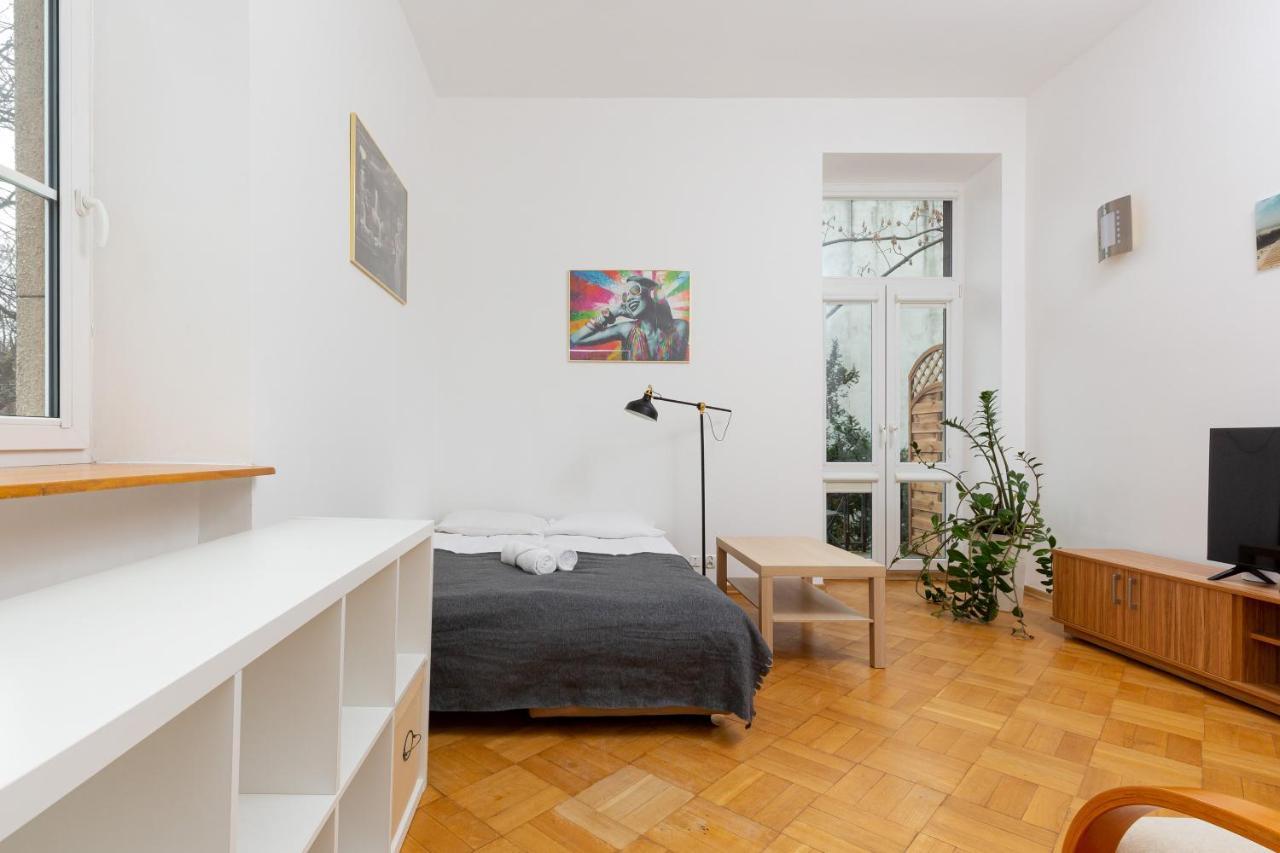 Downtown By The Park By Renters Apartmán